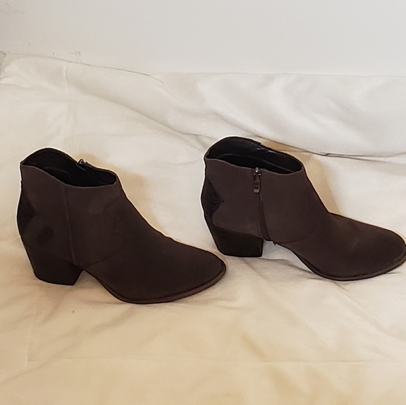 Marc Fisher Brown Stephani Suede Booties Bohemian Ankle Designer Summer Fall - Picture 8 of 16